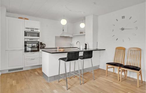 cuina, 3 Bedroom Beautiful Home In Bryrup in Bryrup