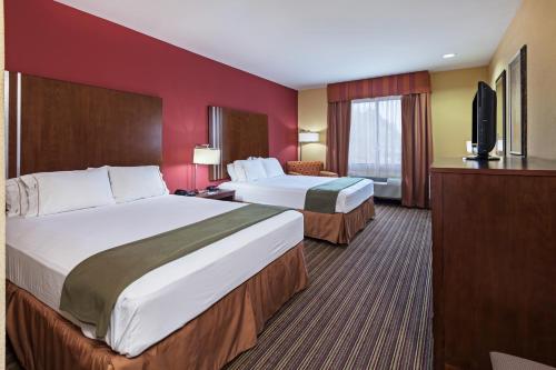 Holiday Inn Express & Suites Cleveland, an IHG Hotel