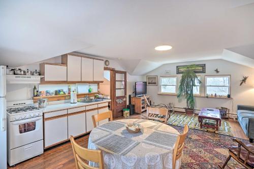 New York Vacation Rental with Smart TVs and Cable in Saugerties, USA