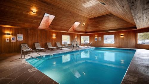 Best Western Plus Windjammer Inn & Conference Center in So Burlington