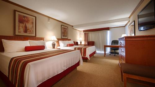 Queen Room with Two Queen Beds - Disability Access image 2