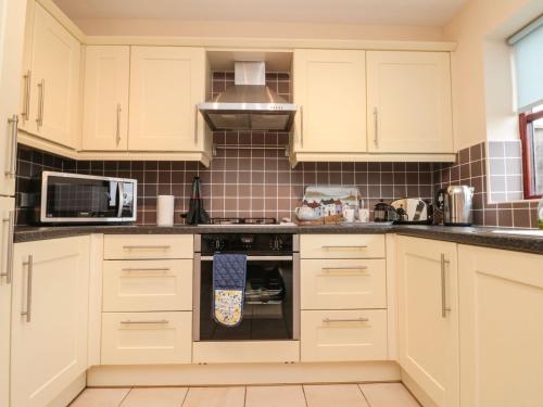 Grove Cottage Whitby - image 2