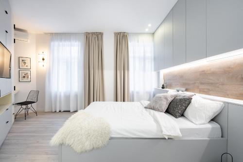 FOUR Bedroom Apartment, Old Town Bucharest, Bukurešť
