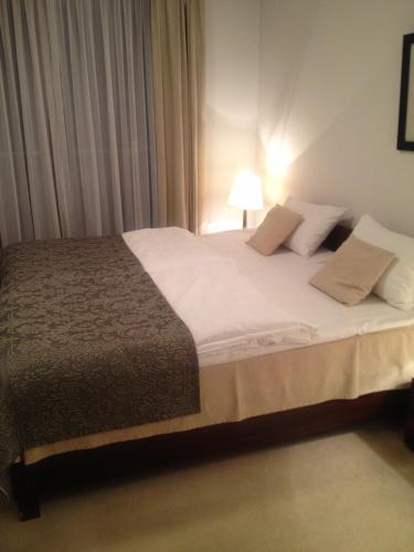2 bedrooms, 4 beds