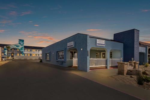 Pacific Coast Roadhouse - SureStay Collection by Best Western