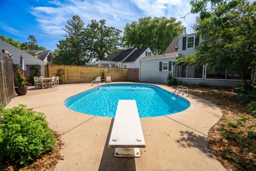 Shoreline Villa in Minneapolis, USA