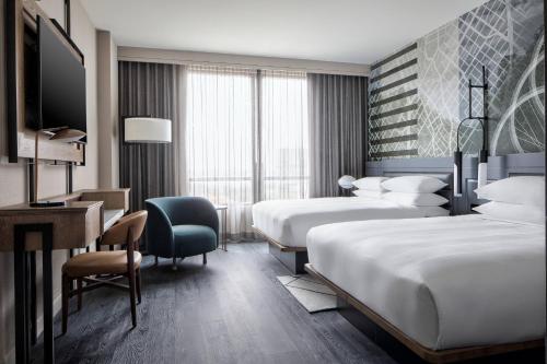 2 queen beds