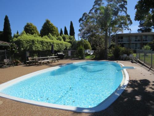 Swimming pool, Golfview Lodge in Bowral