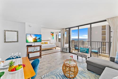 Cozy Ocean View Escape, 1 Block to Beach with Free Parking Honolulu