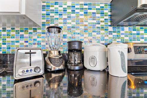 27th Floor with Beautiful Ocean Views | 1 Block to Beach | Free Parking & WIFI - image 26