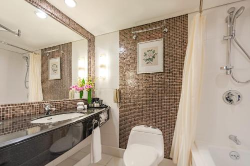 Collection Superior Room room in Radisson Collection Yangtze Shanghai