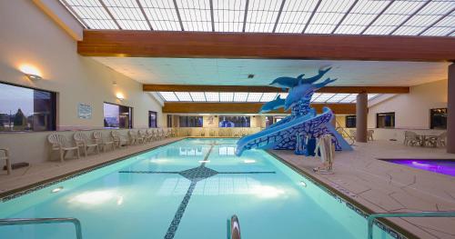 Grand Marquis Waterpark Hotel & Suites