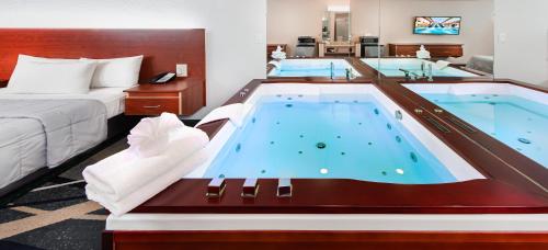 Grand Marquis Waterpark Hotel & Suites 2