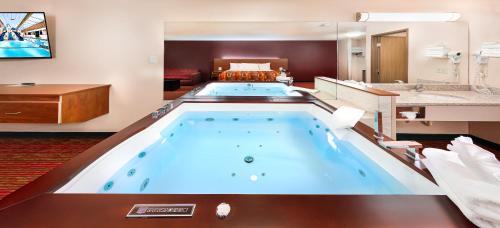 Grand Marquis Waterpark Hotel & Suites 3