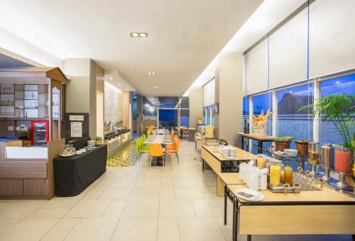 Restaurant, KHAS Tegal Hotel in Tegal