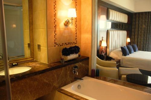 حمام, منتجع سنترال بارك تاور (Central Park Tower Resort) in أنجيليس \ كلارك
