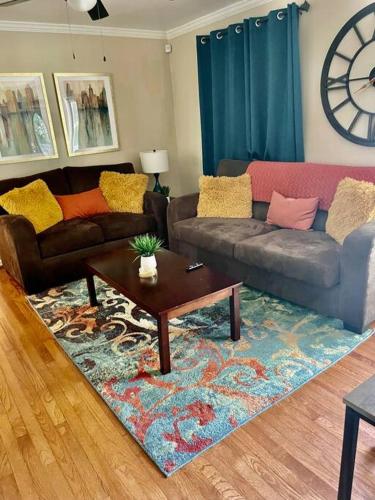 Cozy Escape ◉ King Sized Bed and fast Wifi awaits! in Charlotte, USA
