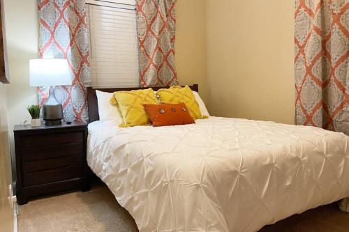 Cozy Escape ◉ King Sized Bed and fast Wifi awaits! in Charlotte, USA