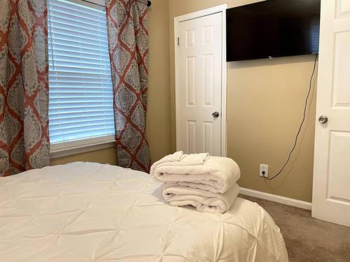 Cozy Escape ◉ King Sized Bed and fast Wifi awaits! in Charlotte, USA