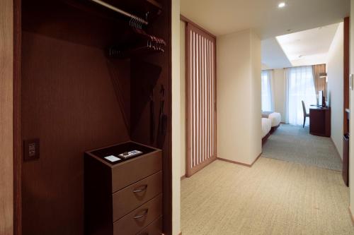 Deluxe Twin Room image 3