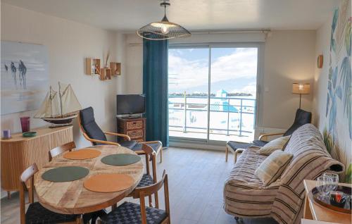 One-Bedroom Apartment in Wimereux - image 2