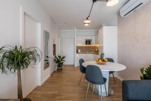 Konyha, 6 Islands - Holiday & Business Apartments - free garage parking in Mejaši