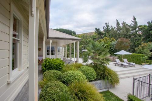 ระเบียง/ชานเรือน, เดอะ มันเซ ลักชัวรี ลอดจ์ (The Manse Luxury Lodge) in มาราเอคากาโฮ