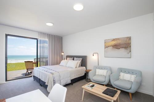 Views over Tasman, New luxury boutique studio overlooking the Tasman Sea