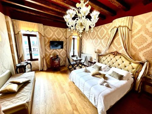 Dream suites Room Type - Junior Suite with Canal View
