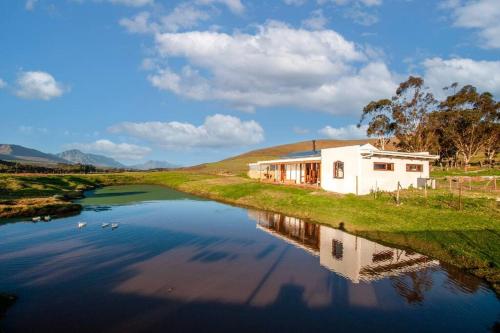 . Farmstay at the Goat Shed Cottage, Spinlea Farm
