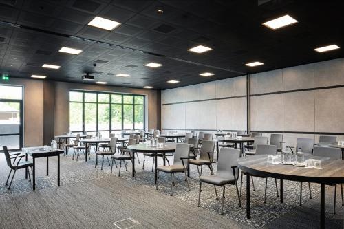 Courtyard by Marriott Amsterdam Airport - image 2