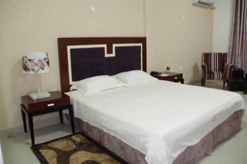 Hotel Ritz Waku Kungo Hotel Ritz Waku Kungo is perfectly located for both business and leisure guests in Cuanza Sul. The hotel has everything you need for a comfortable stay. Take advantage of the hotels 24-hour front des