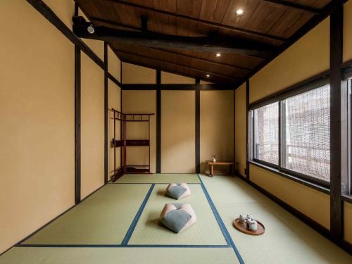 Two-Bedroom Townhouse image 10