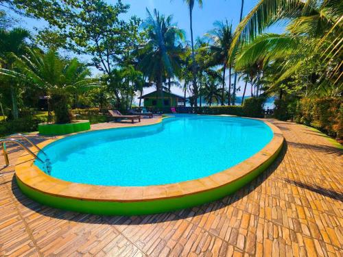 Úszómedence, Banmae Resort Kohchang in Salak Phet Öböl