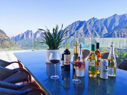 XMAN Valley Sunrise Resort