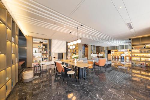 Atour Hotel South Jinan Industrial Road CBD – Jinan, WV