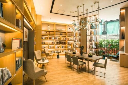 Atour Hotel Ningbo Tianyi Plaza in Ningbo