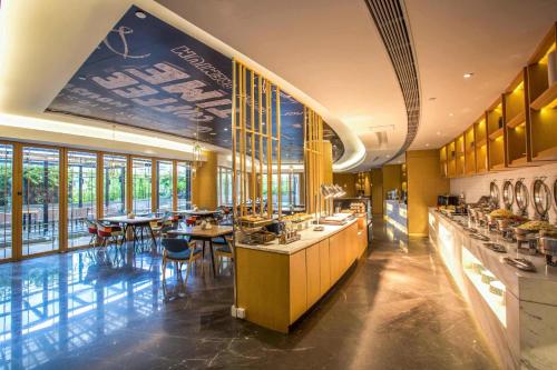 Atour Hotel Ningbo Tianyi Plaza in Ningbo