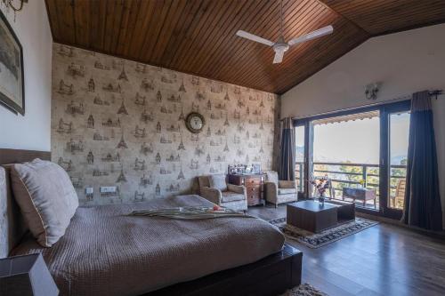 Villa Mountain Crest Kasauli with Treehouse & Sundeck