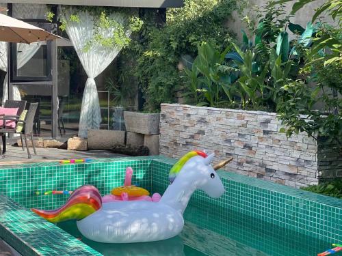 Swimming pool, Encounter Garden Great Wall Holiday Guesthouse in Huairou District