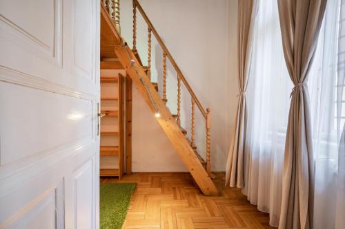 Central Lovely rooms 4