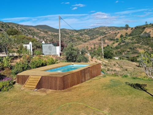 Lemontree house set in the countryside. in Santa Catarina