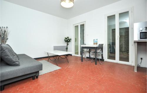 Gostinjska soba, Stunning apartment in Villecroze with WiFi and 2 Bedrooms in Villecroze