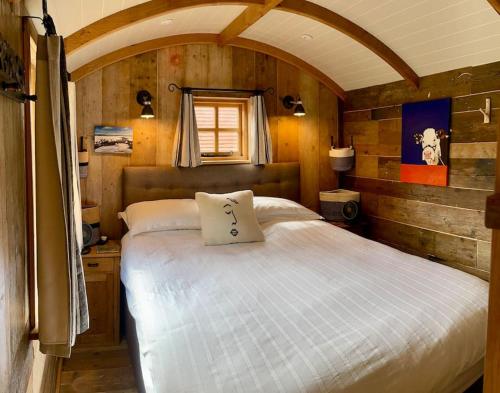 The Walnut Wagon in the heart of Mells. in เมลส์