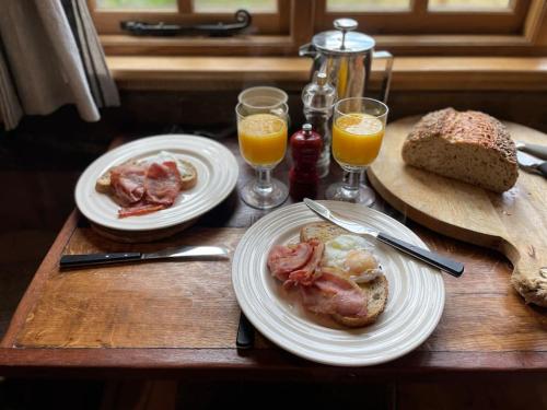 The Walnut Wagon in the heart of Mells. in เมลส์
