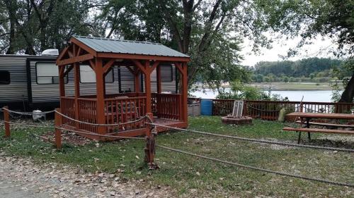 Lakeshore Glamping Camping 239