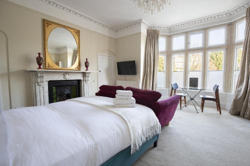 Number 17 Bath - image 9