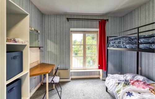 Gostinjska soba, Amazing apartment in Saint-Germain-La-Prade with 3 Bedrooms in Blavozy
