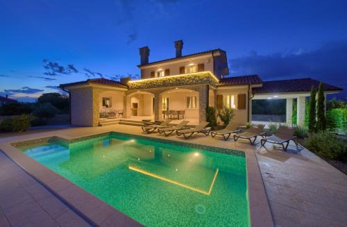 Villa Moderana - Accommodation - Vrh