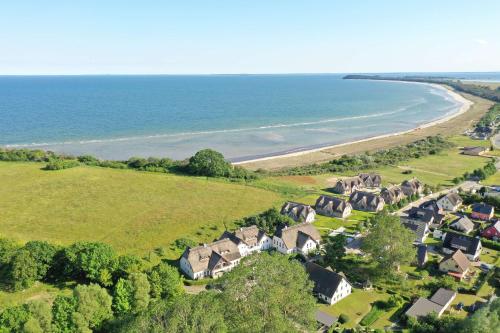 strandnah mit Balkon, gratis Nutzung vom AHOI Erlebnisbad und Sauna in Sellin - Strandhaus Mönchgut FeWo13, Lobbe (fotografie 2)